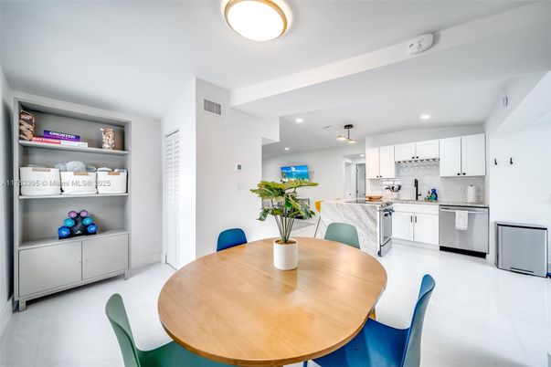 Dining room, Interior, Kitchen, Recessed Lighting, Stainless Steel Appliances