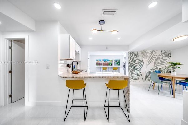Dining room, Interior, Kitchen, Recessed Lighting