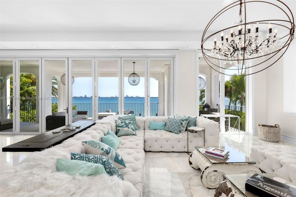 Interior, Living room, Recessed Lighting, Water