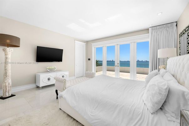 Bedroom, Interior, Recessed Lighting, Water