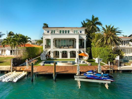 Exterior, Lake
