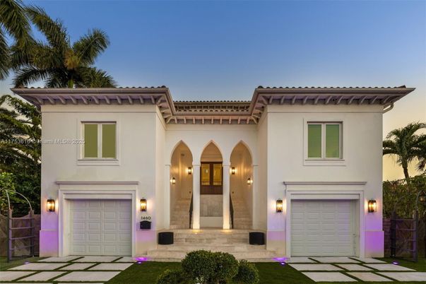 Attached, Exterior, Facade, Mediterranean