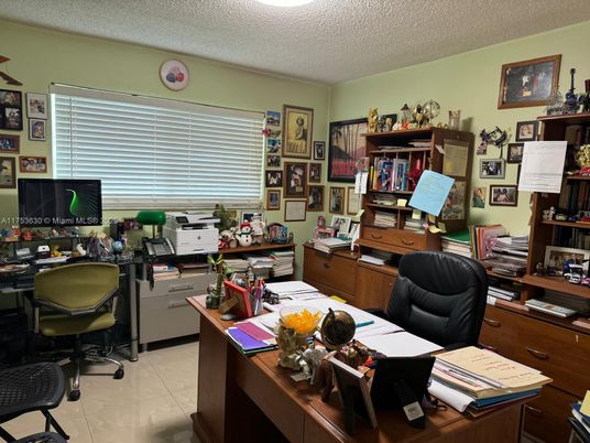 Home Office, Interior