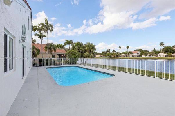 Exterior, Pool, Water