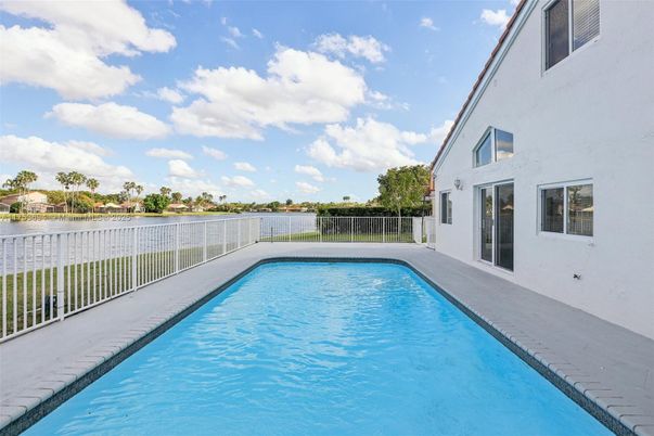 Exterior, Pool, Water