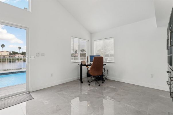 Home Office, Interior