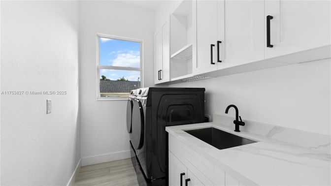 Interior, Washer, Wood Texture Flooring