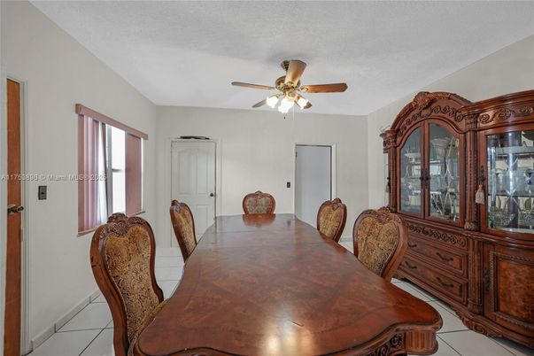 Dining room, Interior