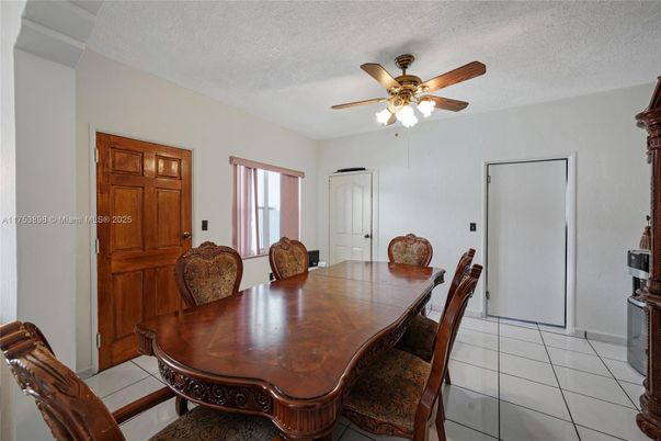 Dining room, Interior