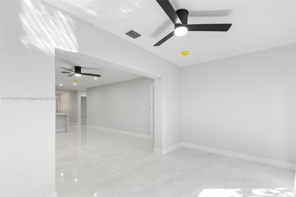 Empty room, Interior, Recessed Lighting