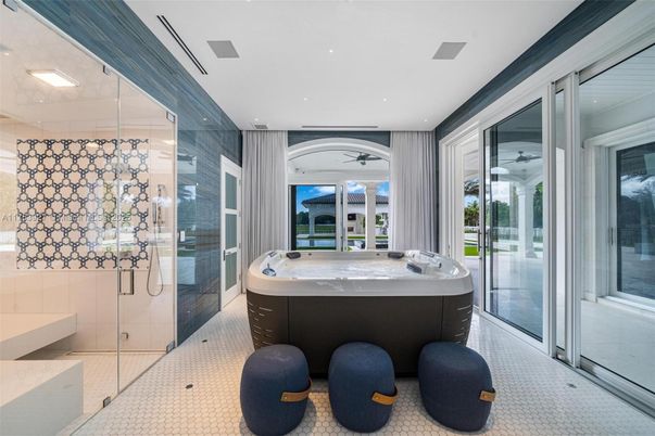 Bathroom, Hot Tub, Interior, Recessed Lighting