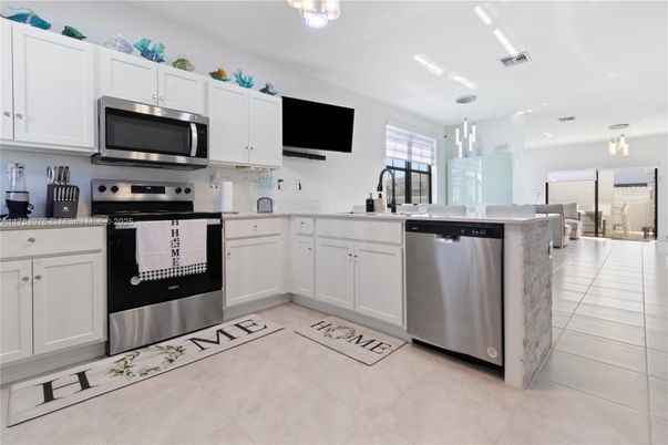 Dining room, Interior, Kitchen, Pendant Lights, Stainless Steel Appliances