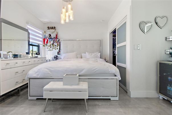 Bedroom, Interior, Pendant Lights