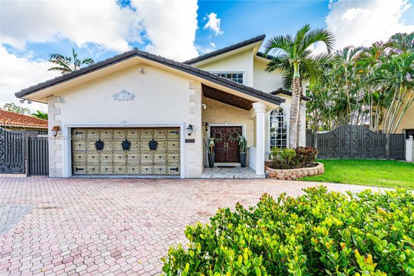 Attached, Exterior, Facade, Spanish Mediterranean