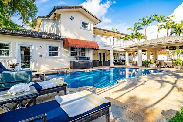 Exterior, Pool