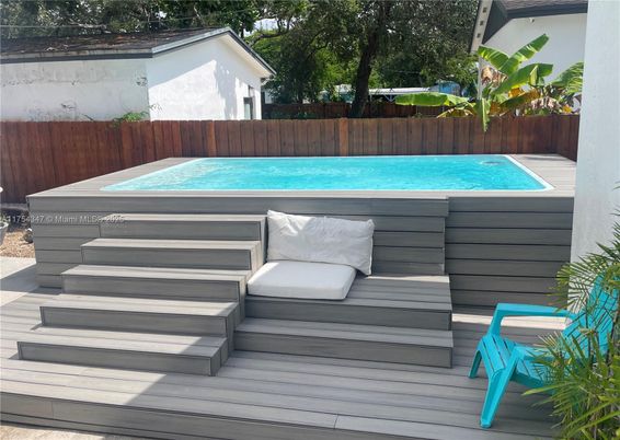 Exterior, Pool
