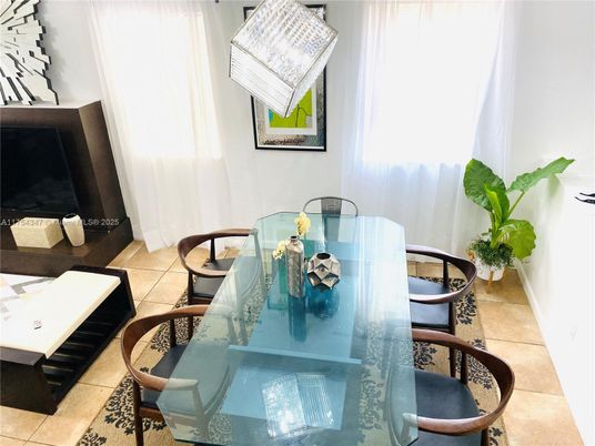 Dining room, Interior