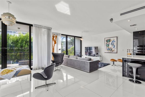 Interior, Living room, Pendant Lights, Recessed Lighting