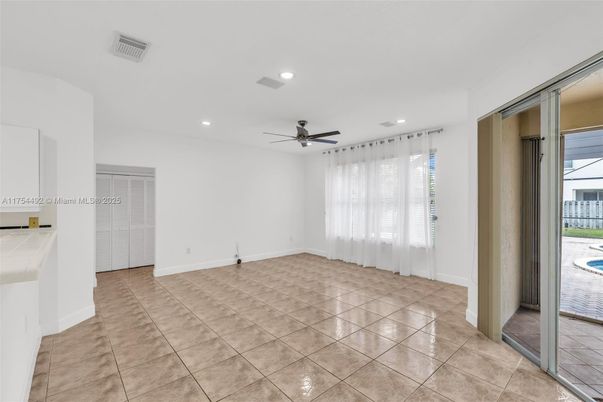 Empty room, Interior, Recessed Lighting