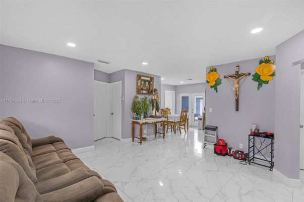 Dining room, Interior, Living room, Marble, Recessed Lighting