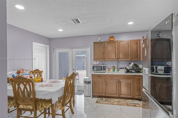 Dining room, Interior, Kitchen, Marble, Recessed Lighting