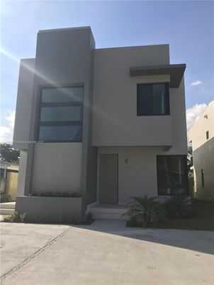 Exterior, Facade, Modern