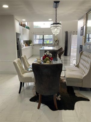 Chandelier, Dining room, Interior, Kitchen, Marble, Recessed Lighting