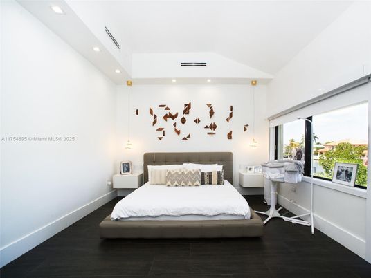 Bedroom, Interior, Pendant Lights, Recessed Lighting, Wood Texture Flooring