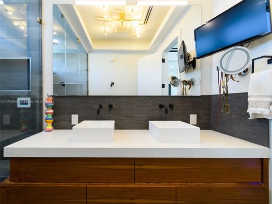 Bathroom, Dual Sink Vanities, Interior