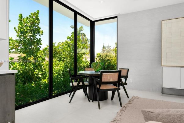 Dining room, Interior