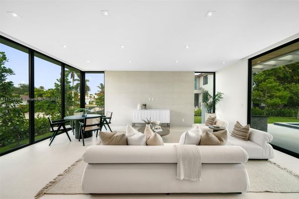 Dining room, Interior, Living room, Recessed Lighting