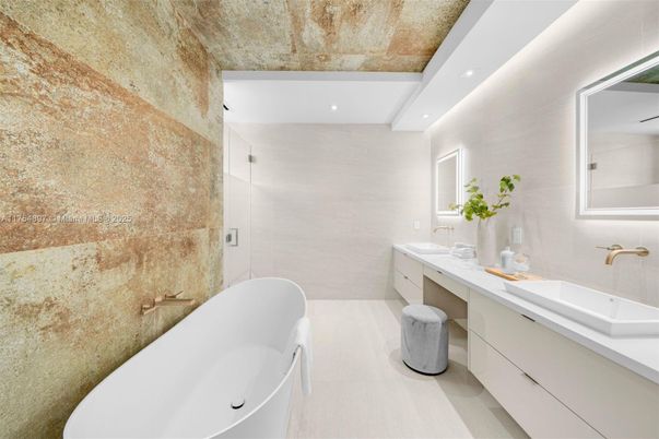 Bathroom, Dual Sink Vanities, Free Standing Baths, Interior, Recessed Lighting