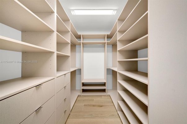 Interior, Walk-in Closets, Wood Texture Flooring