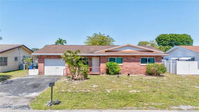 Attached, Exterior, Facade, Brick Facade, Ranch