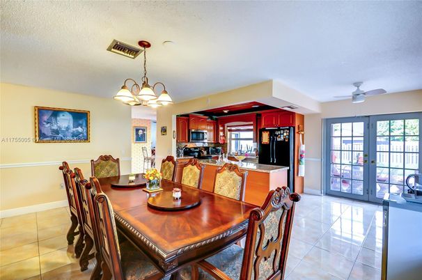 Chandelier, Dining room, Interior, Kitchen, Pendant Lights