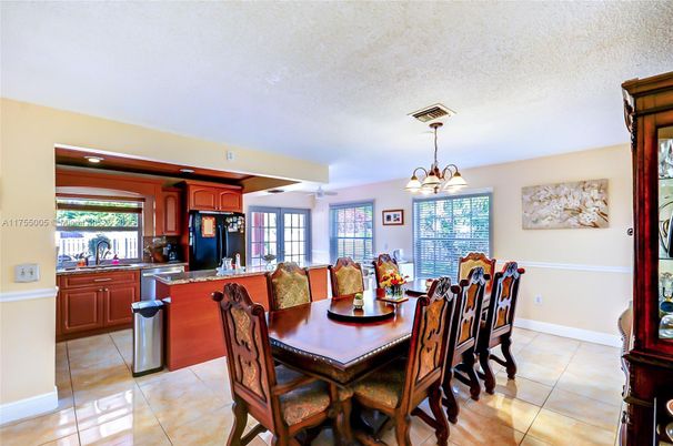 Chandelier, Dining room, Interior, Kitchen, Recessed Lighting