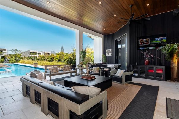 Exterior, Pool, Recessed Lighting