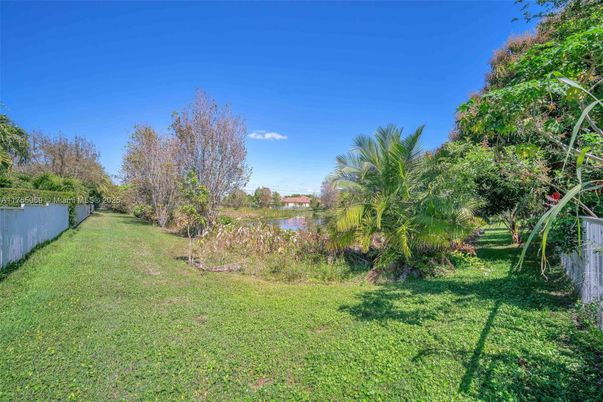 Backyard, Exterior, Lake
