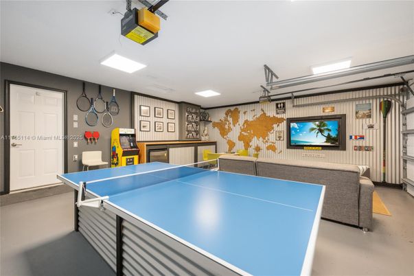 Game Room, Interior, Recessed Lighting