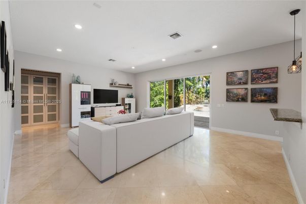 Interior, Living room, Pendant Lights, Recessed Lighting