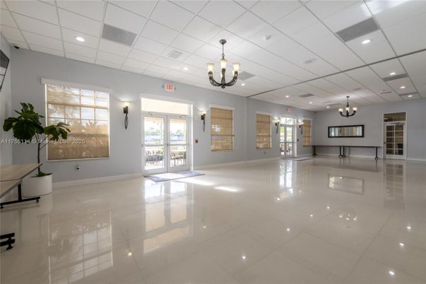 Chandelier, Empty room, Interior, Recessed Lighting