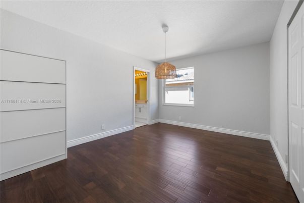 Empty room, Interior, Pendant Lights, Wood Texture Flooring