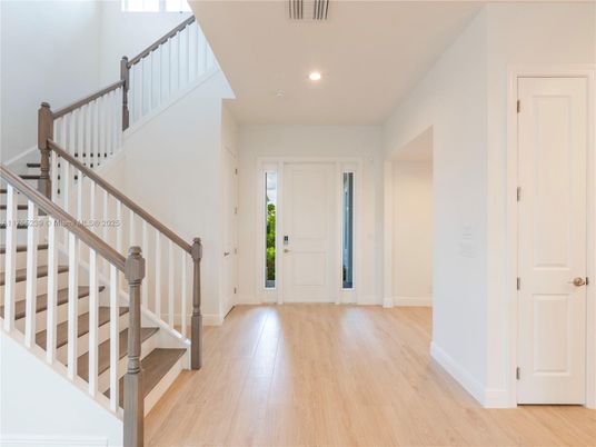 Interior, Recessed Lighting, Wood Texture Flooring