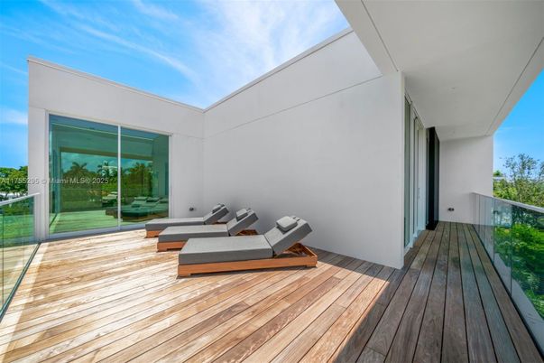 Exterior, Wood Texture Flooring
