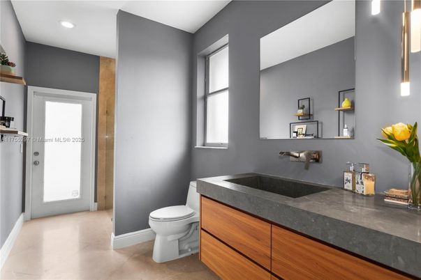 Bathroom, Interior, Recessed Lighting