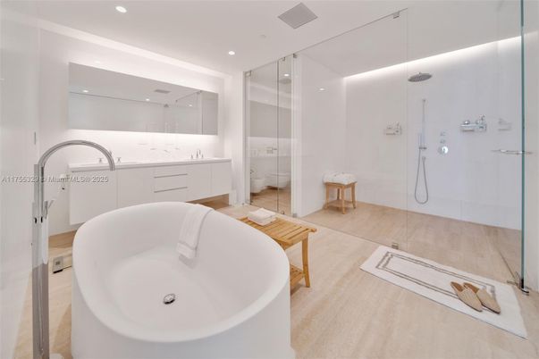 Bathroom, Free Standing Baths, Glass Shower, Interior, Recessed Lighting