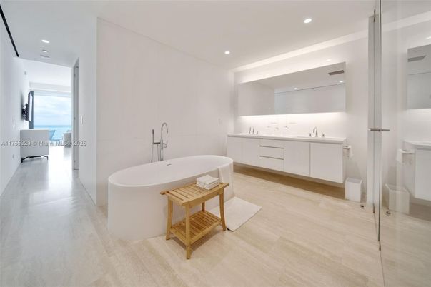 Bathroom, Dual Sink Vanities, Free Standing Baths, Interior, Recessed Lighting