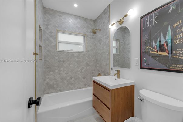 Bathroom, Interior, Recessed Lighting