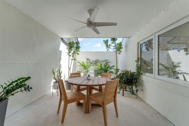 Dining room, Interior