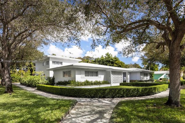 Backyard, Exterior, Facade, Ranch
